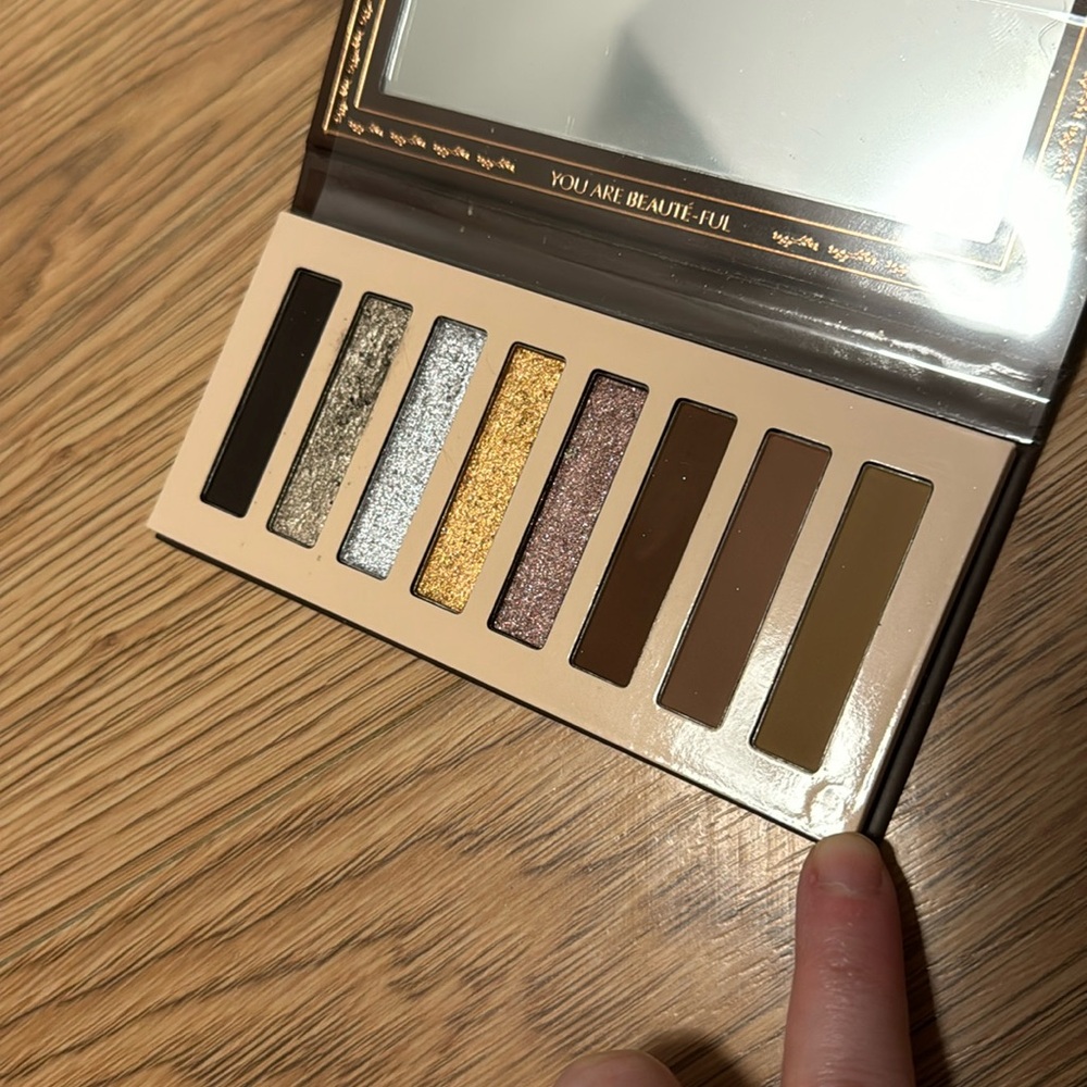 Ace Beaute Calla eyeshadow palette